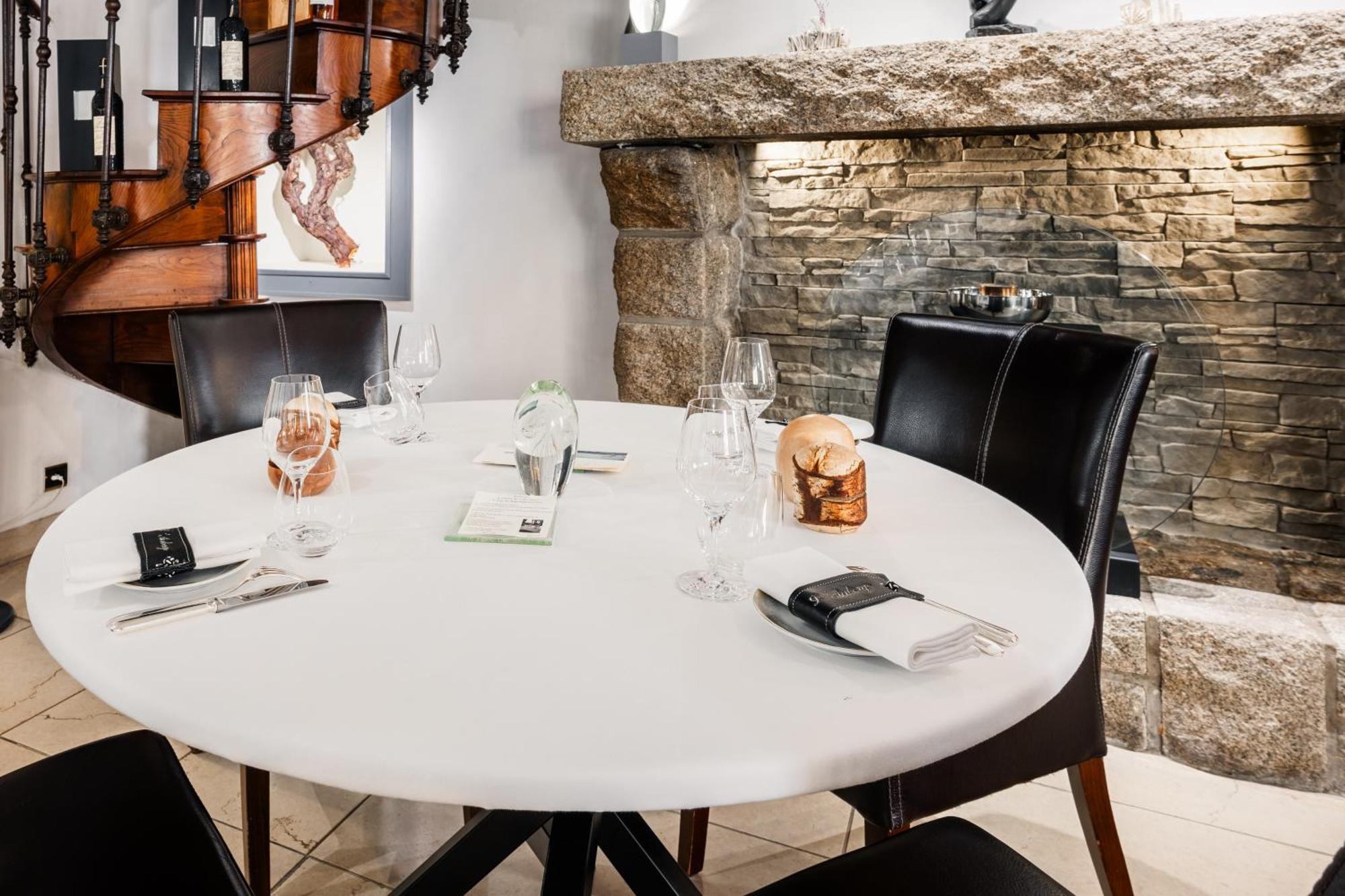 Logis L'Auberge - Maison Glenn Anna Saint Anne-dʼAuray 外观 照片